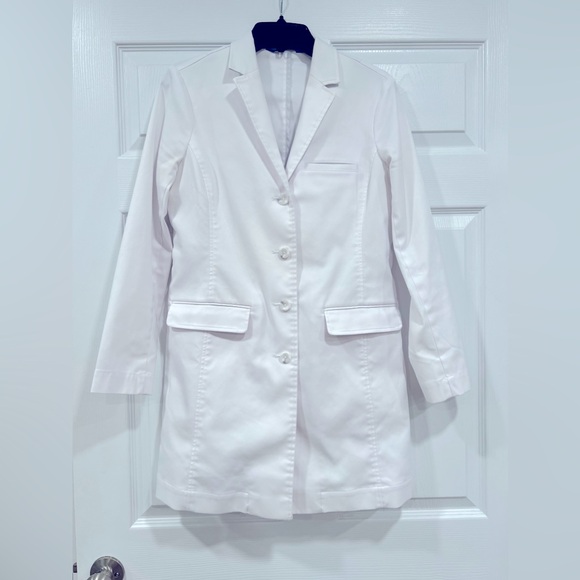 Medelita Women's Rebecca Slim Fit 33 1/4" Lab Coat size 6. Excellent condition! - Picture 7 of 8